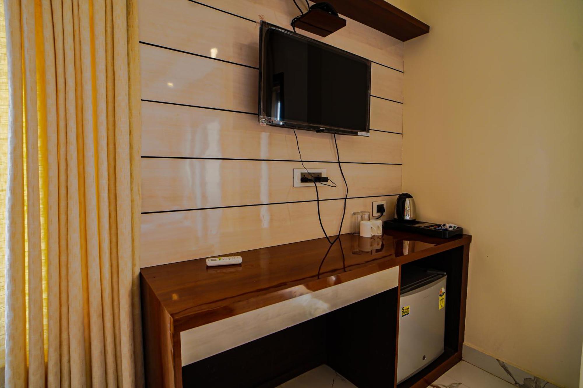 Prasant On Beach Resort !! Lift - Wifi -Restaurant-Parking Facilities-Newly Decorated Room !! Мандармани Экстерьер фото
