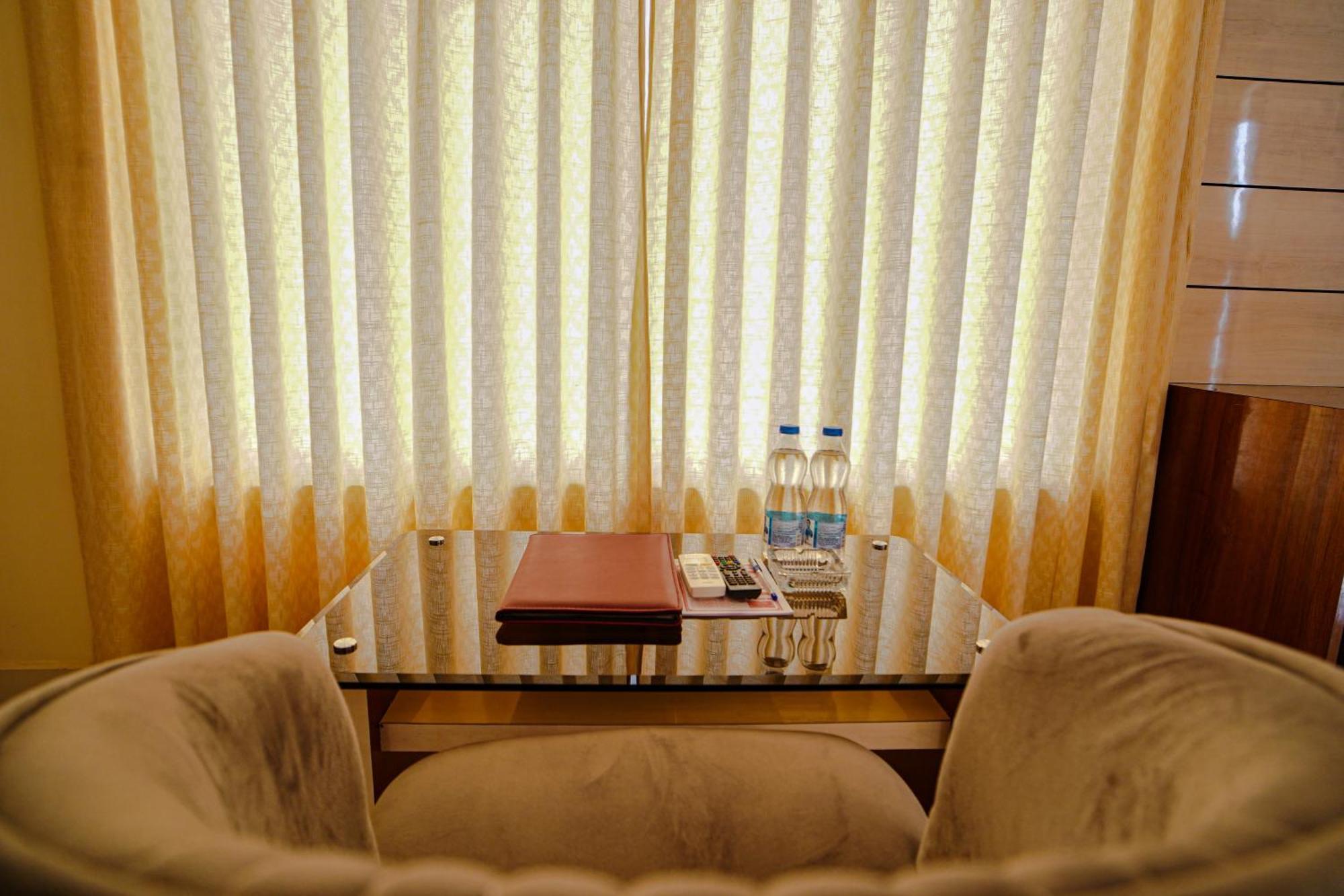Prasant On Beach Resort !! Lift - Wifi -Restaurant-Parking Facilities-Newly Decorated Room !! Мандармани Экстерьер фото