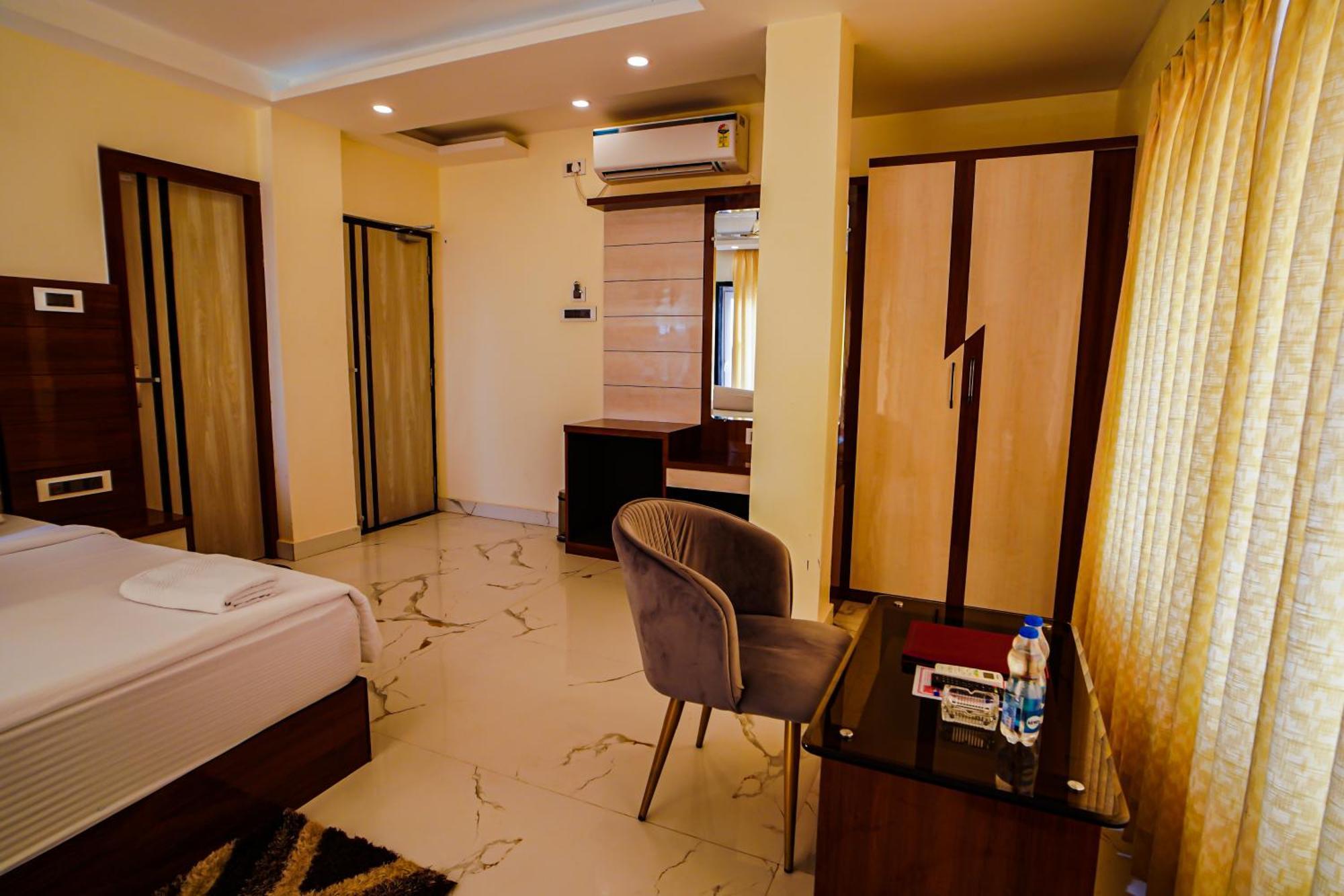 Prasant On Beach Resort !! Lift - Wifi -Restaurant-Parking Facilities-Newly Decorated Room !! Мандармани Экстерьер фото