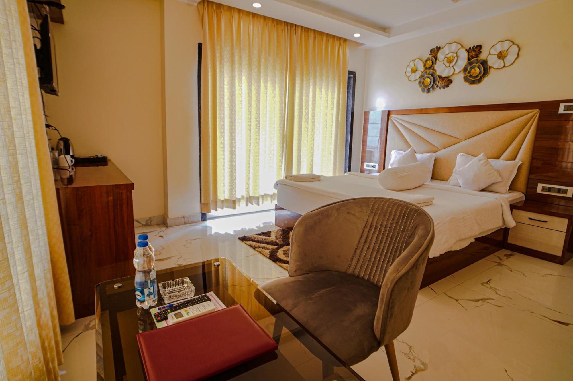Prasant On Beach Resort !! Lift - Wifi -Restaurant-Parking Facilities-Newly Decorated Room !! Мандармани Экстерьер фото