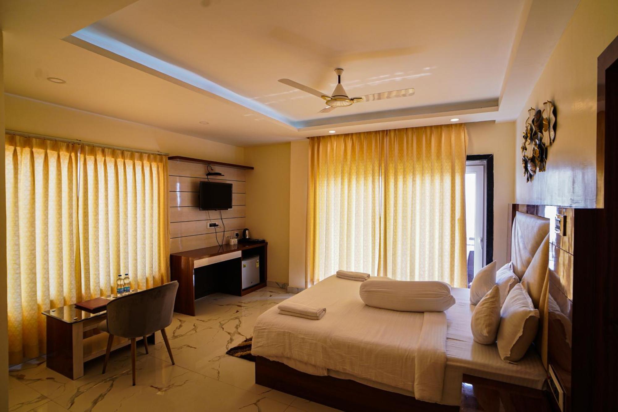 Prasant On Beach Resort !! Lift - Wifi -Restaurant-Parking Facilities-Newly Decorated Room !! Мандармани Экстерьер фото