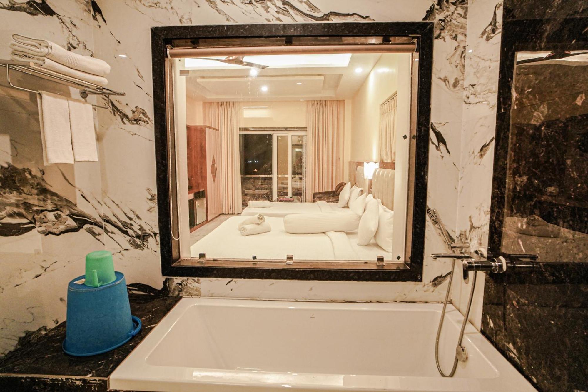 Prasant On Beach Resort !! Lift - Wifi -Restaurant-Parking Facilities-Newly Decorated Room !! Мандармани Экстерьер фото
