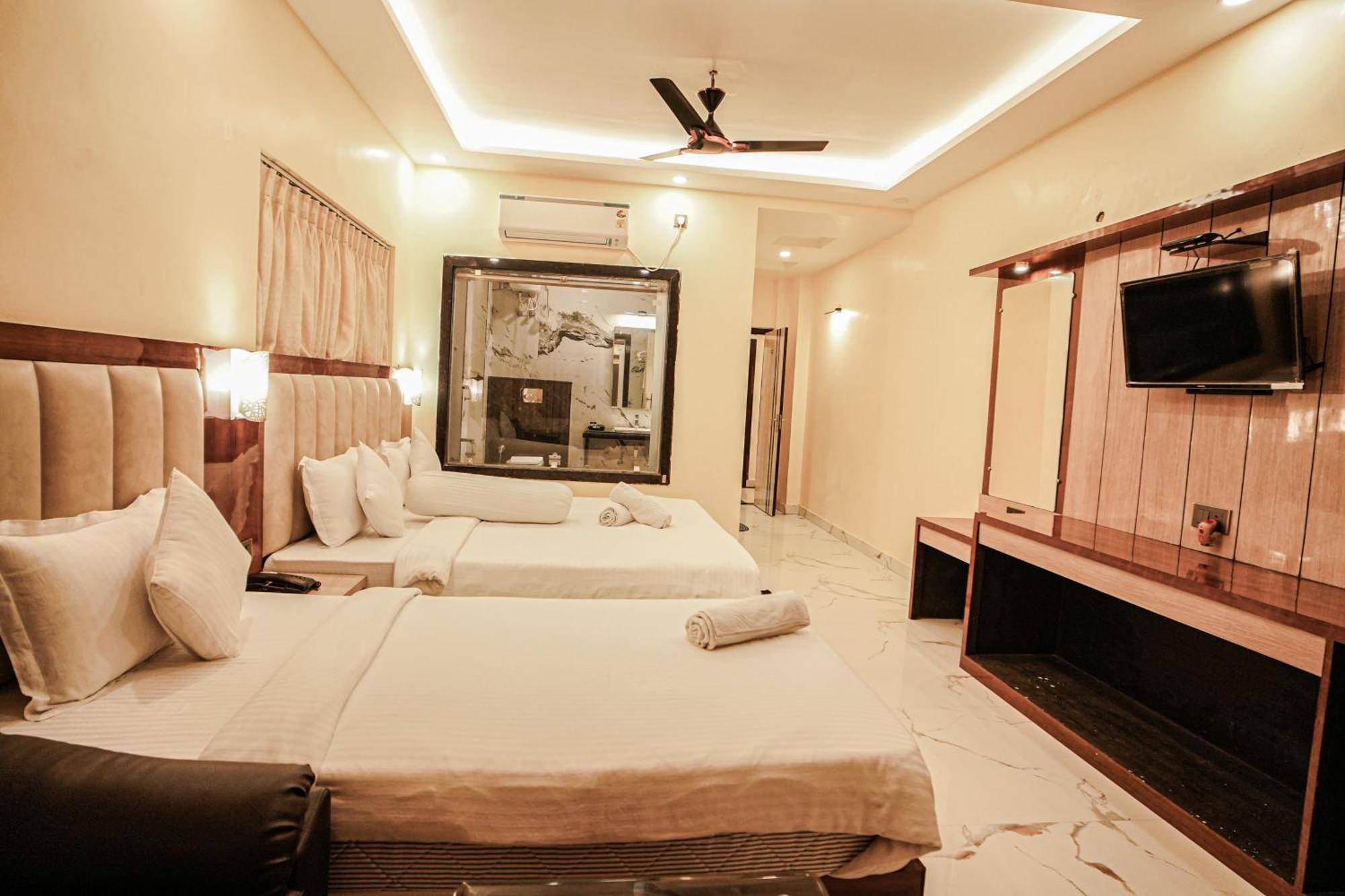 Prasant On Beach Resort !! Lift - Wifi -Restaurant-Parking Facilities-Newly Decorated Room !! Мандармани Экстерьер фото