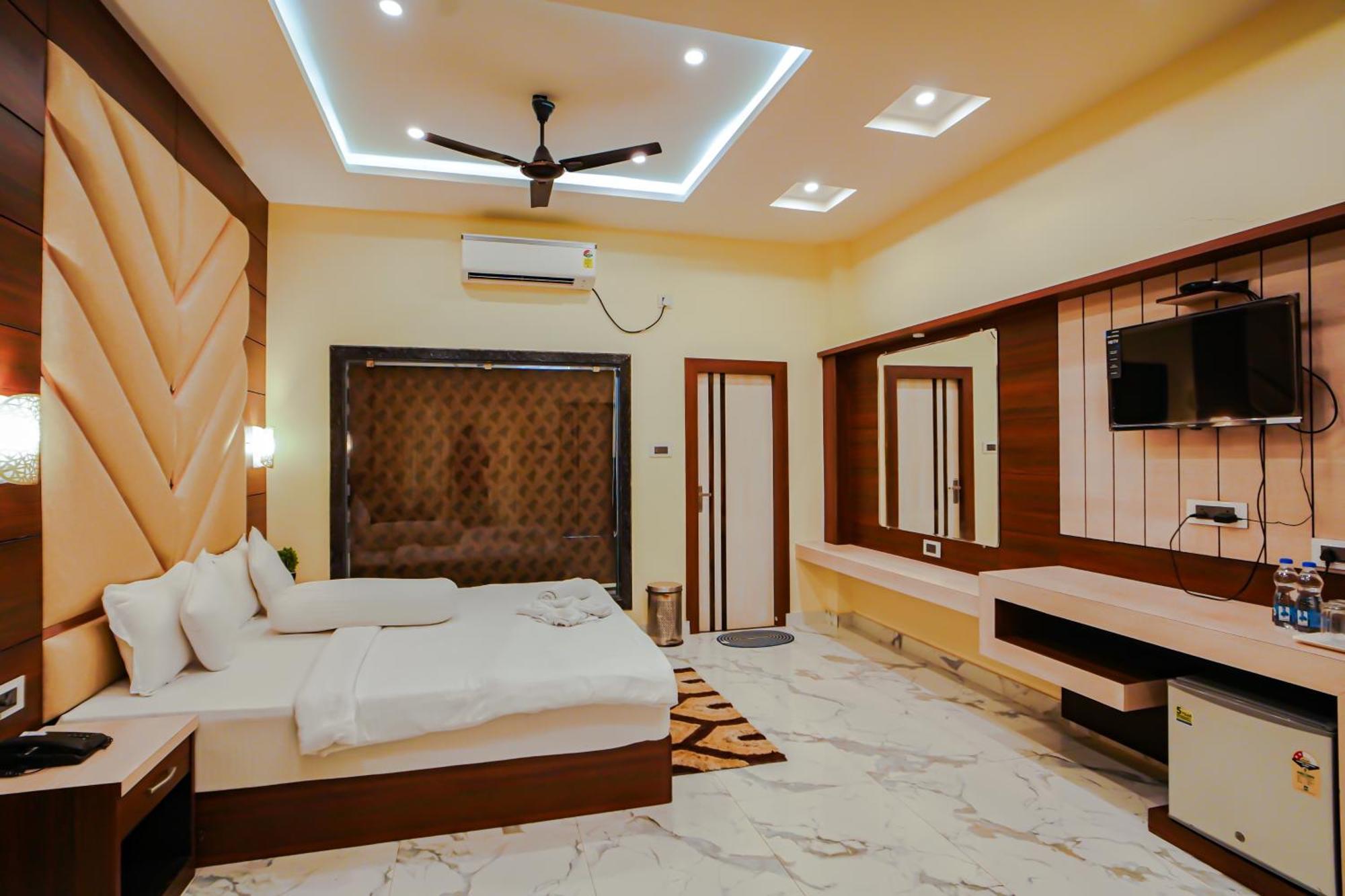 Prasant On Beach Resort !! Lift - Wifi -Restaurant-Parking Facilities-Newly Decorated Room !! Мандармани Экстерьер фото