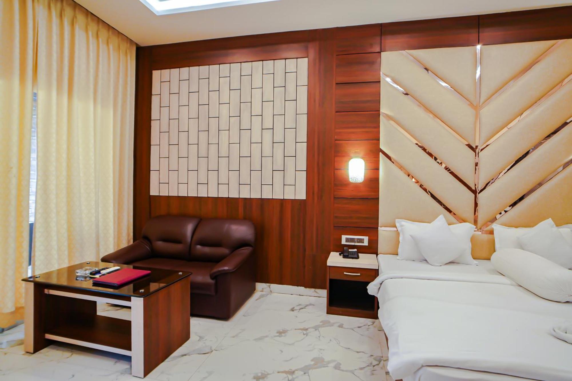 Prasant On Beach Resort !! Lift - Wifi -Restaurant-Parking Facilities-Newly Decorated Room !! Мандармани Экстерьер фото