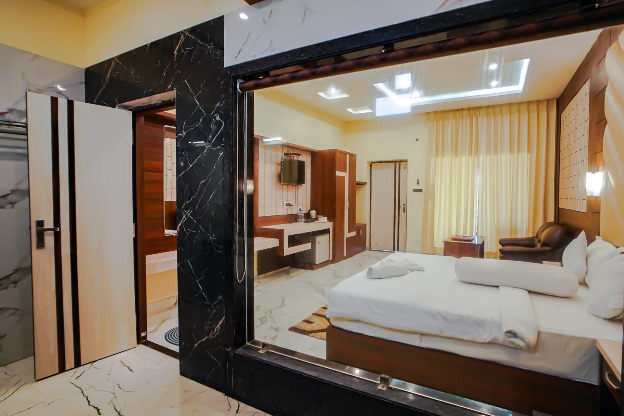 Prasant On Beach Resort !! Lift - Wifi -Restaurant-Parking Facilities-Newly Decorated Room !! Мандармани Экстерьер фото