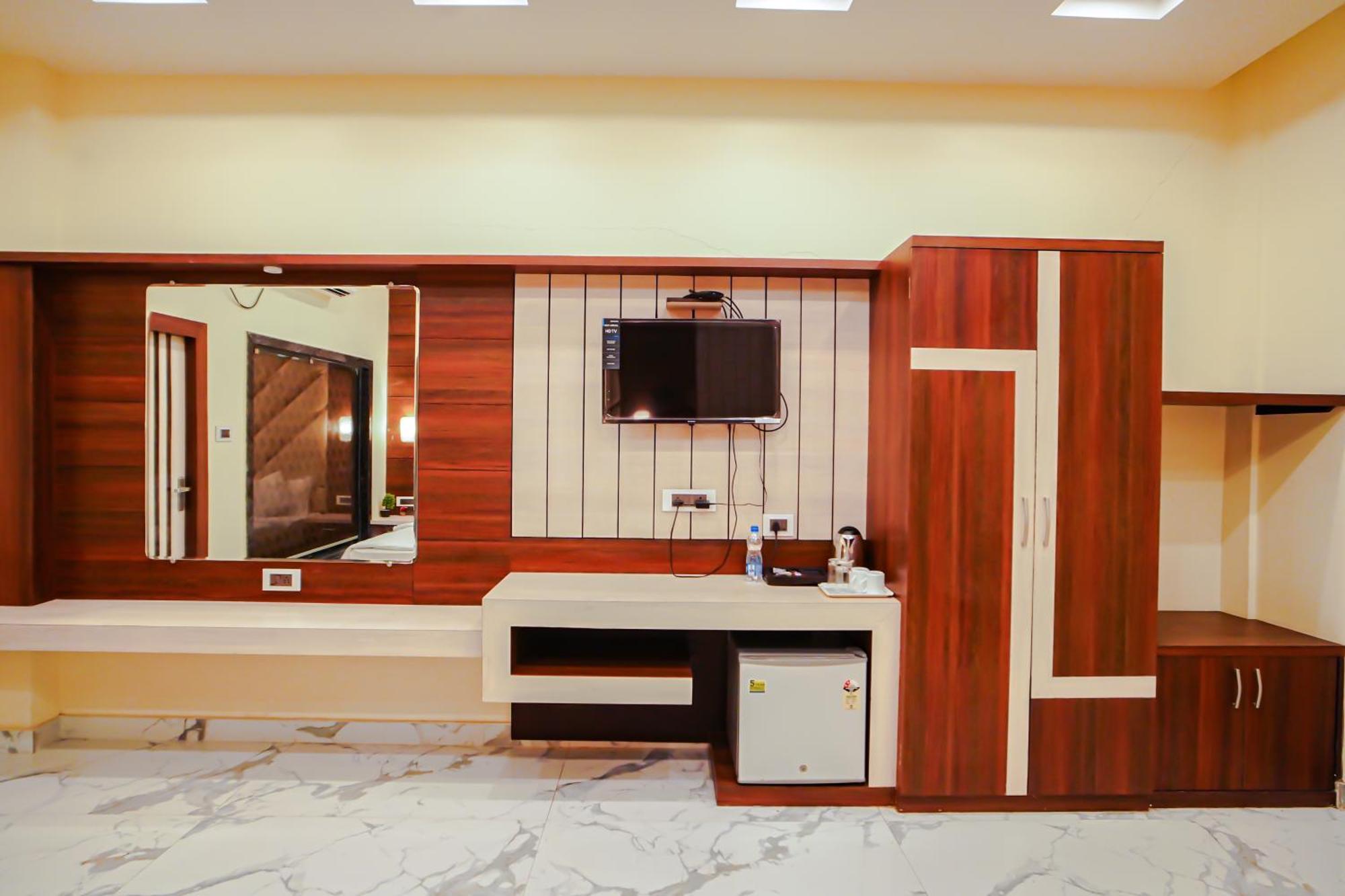 Prasant On Beach Resort !! Lift - Wifi -Restaurant-Parking Facilities-Newly Decorated Room !! Мандармани Экстерьер фото