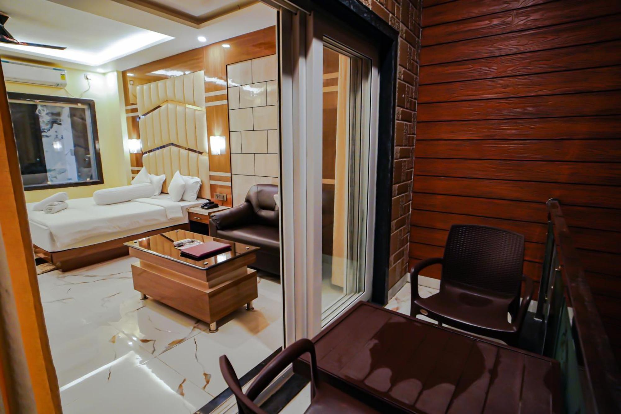 Prasant On Beach Resort !! Lift - Wifi -Restaurant-Parking Facilities-Newly Decorated Room !! Мандармани Экстерьер фото