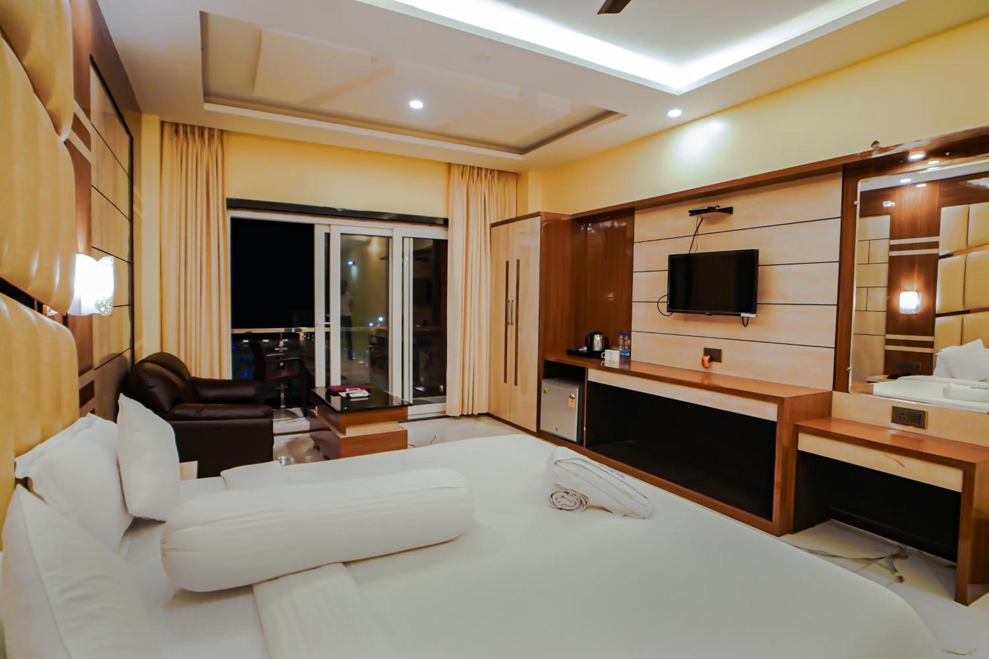 Prasant On Beach Resort !! Lift - Wifi -Restaurant-Parking Facilities-Newly Decorated Room !! Мандармани Экстерьер фото