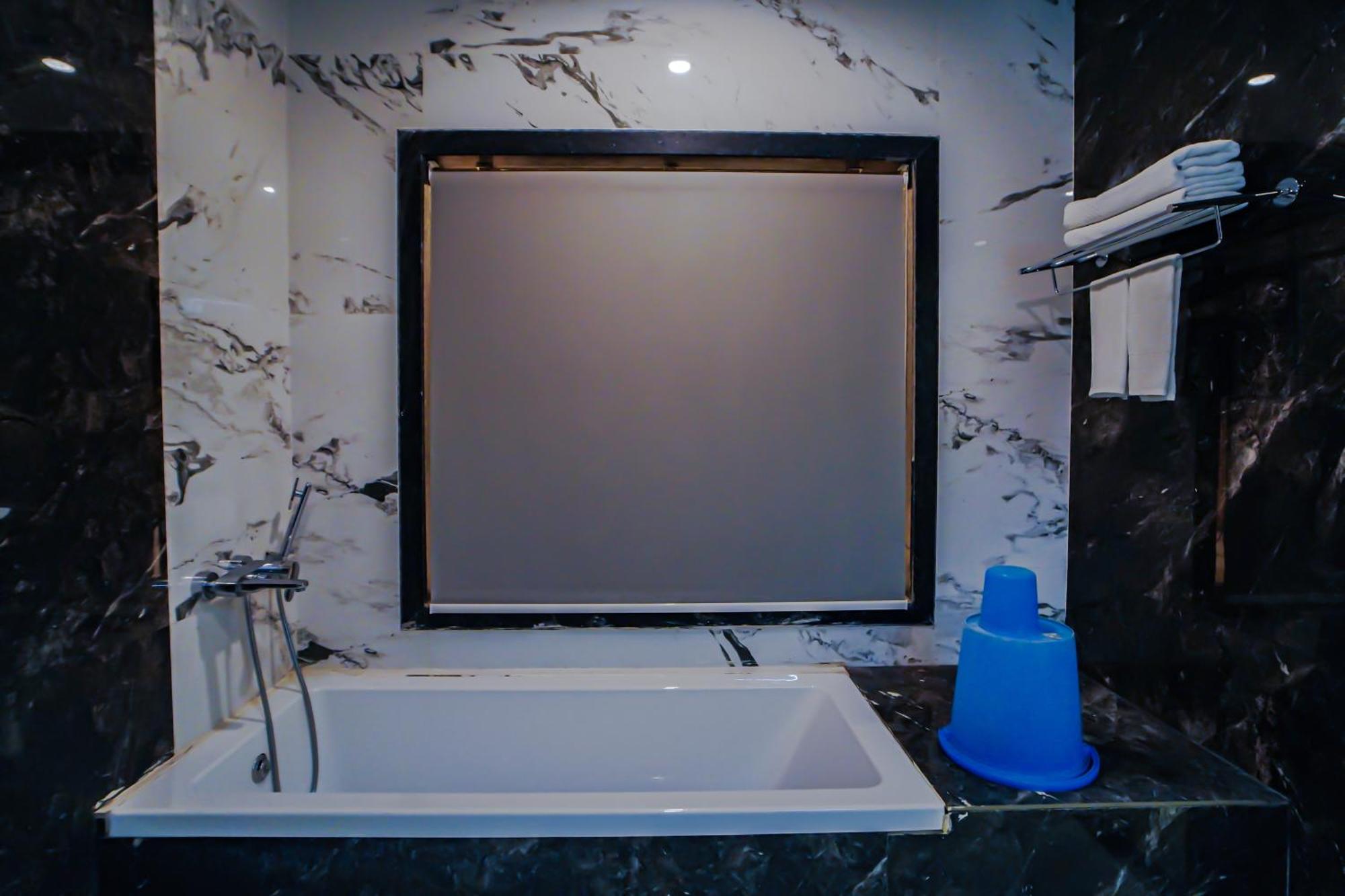 Prasant On Beach Resort !! Lift - Wifi -Restaurant-Parking Facilities-Newly Decorated Room !! Мандармани Экстерьер фото
