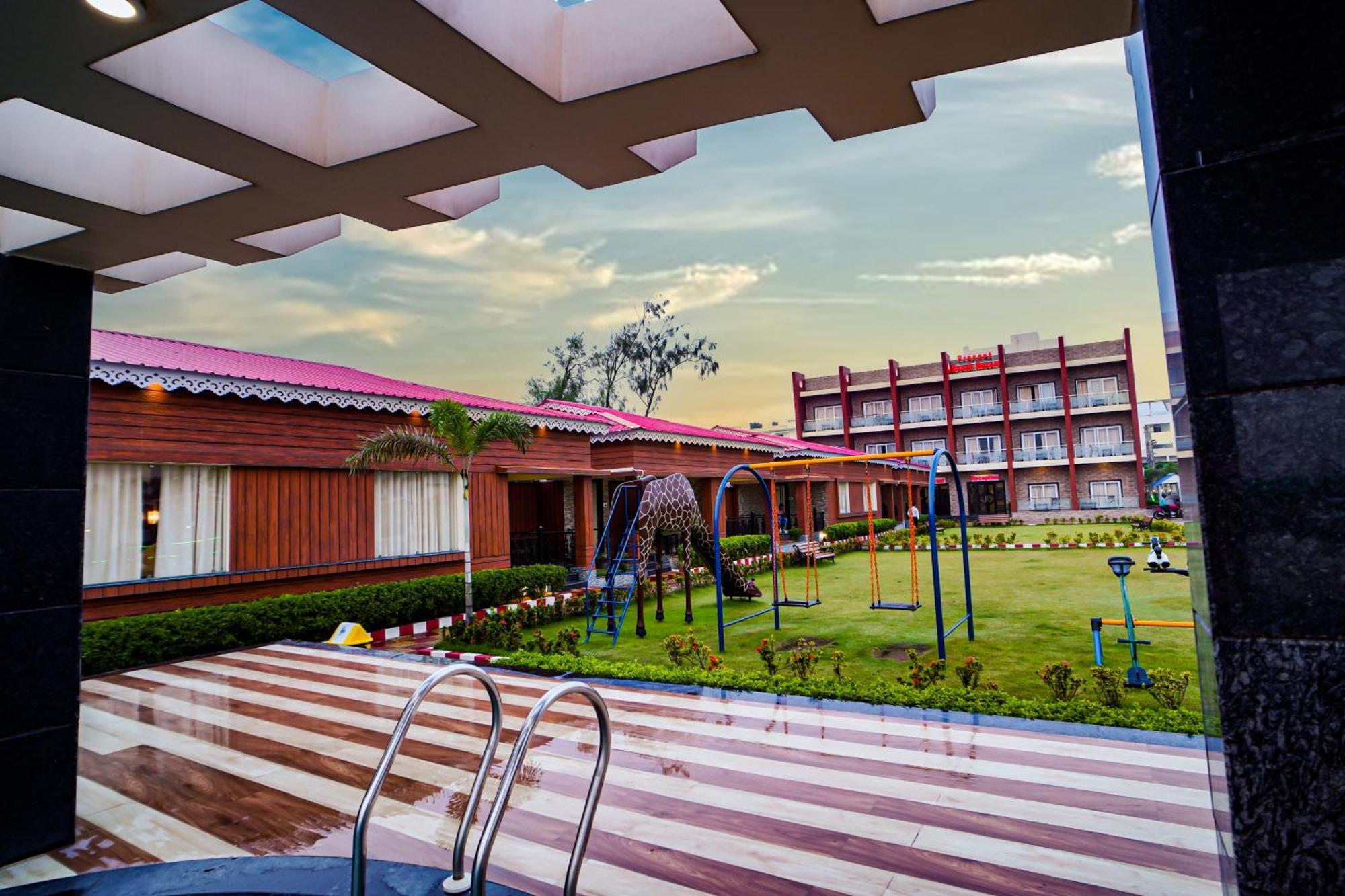 Prasant On Beach Resort !! Lift - Wifi -Restaurant-Parking Facilities-Newly Decorated Room !! Мандармани Экстерьер фото