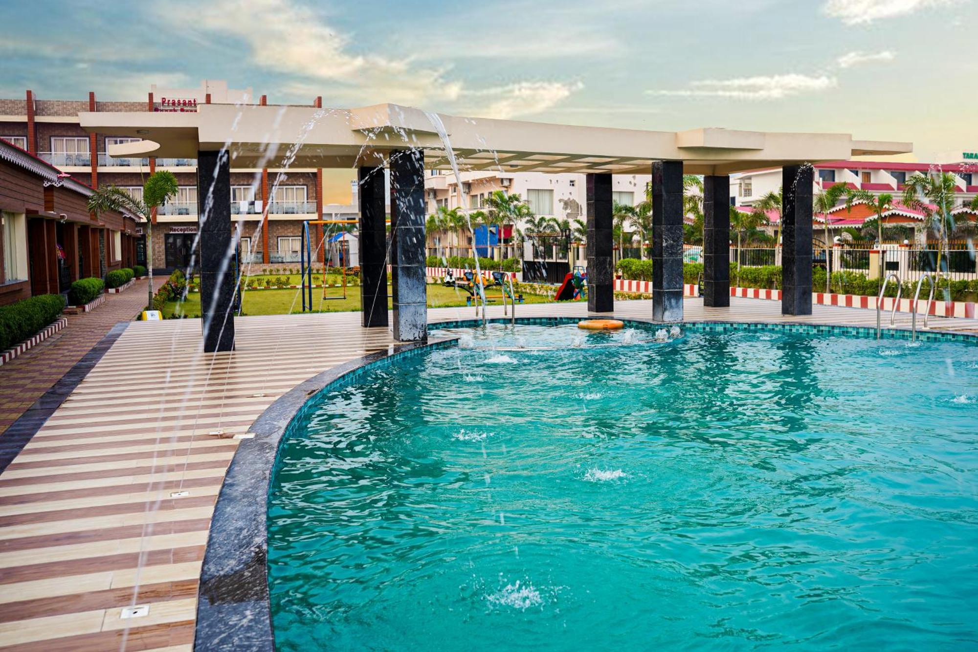 Prasant On Beach Resort !! Lift - Wifi -Restaurant-Parking Facilities-Newly Decorated Room !! Мандармани Экстерьер фото