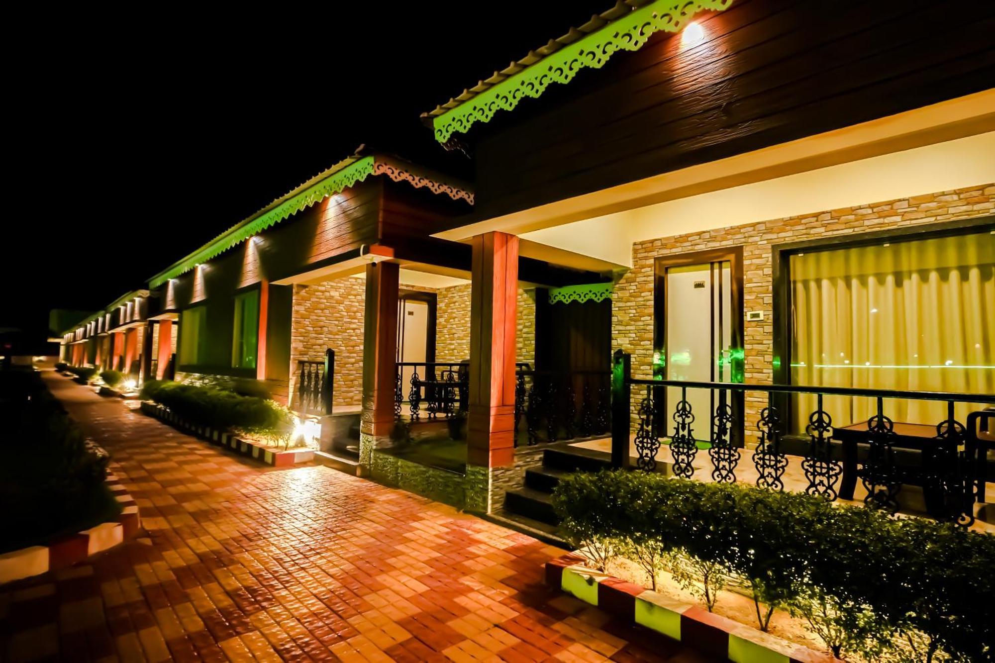Prasant On Beach Resort !! Lift - Wifi -Restaurant-Parking Facilities-Newly Decorated Room !! Мандармани Экстерьер фото