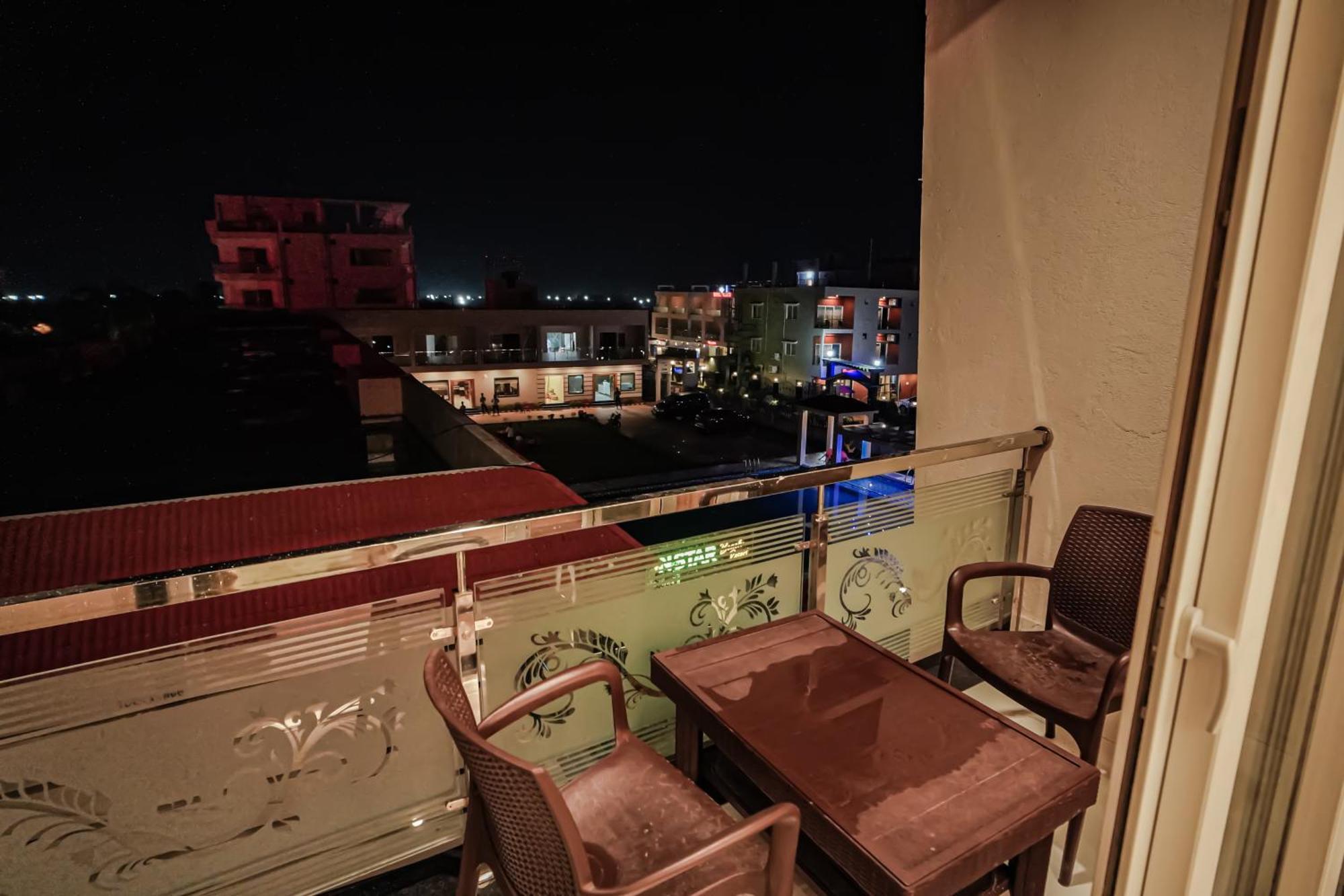 Prasant On Beach Resort !! Lift - Wifi -Restaurant-Parking Facilities-Newly Decorated Room !! Мандармани Экстерьер фото