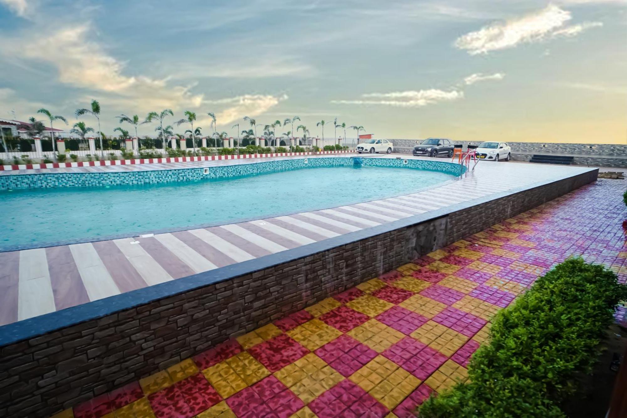 Prasant On Beach Resort !! Lift - Wifi -Restaurant-Parking Facilities-Newly Decorated Room !! Мандармани Экстерьер фото